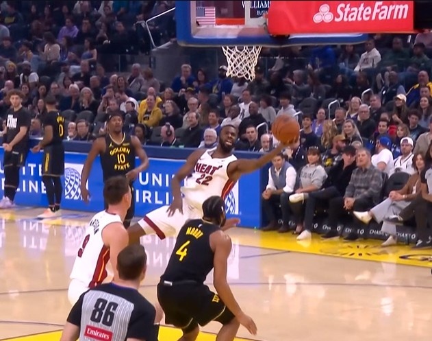 世界杯高清赛事直播app下载平台-面对老东家得表现！维金斯反击欧洲步左手高难度挑篮2+1！