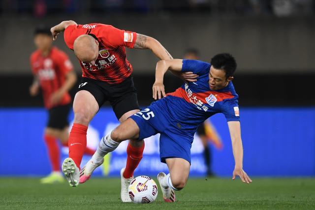 世界杯客户端更新说明-【中超】穆伊世界波巴索戈点射 10人海港1比1申花